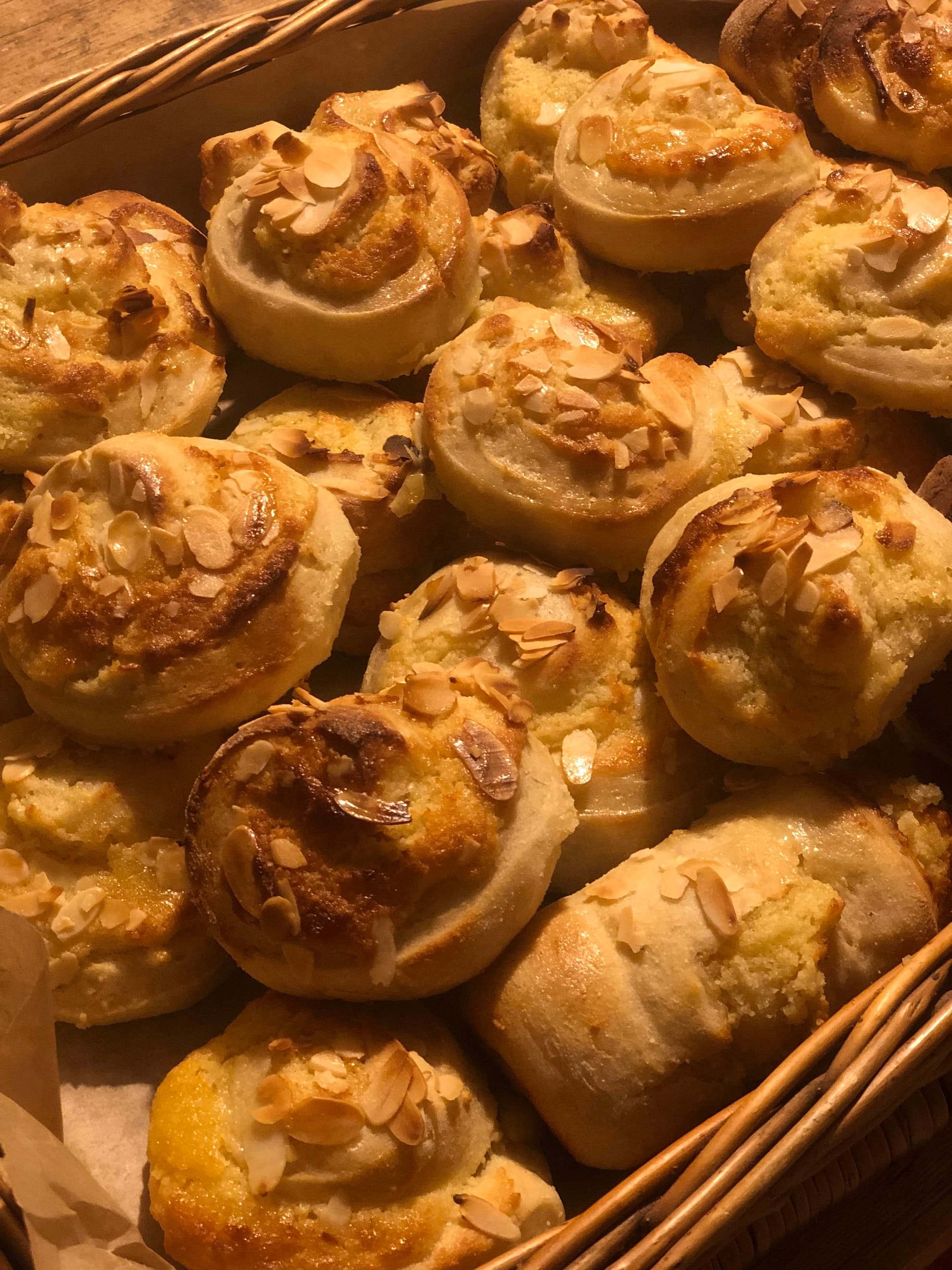 Organic almond ’Rock and Rolls”